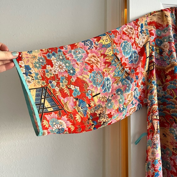 Josie Natori colorful patterned slightly sheer slip and matching robe. - Picture 8 of 9